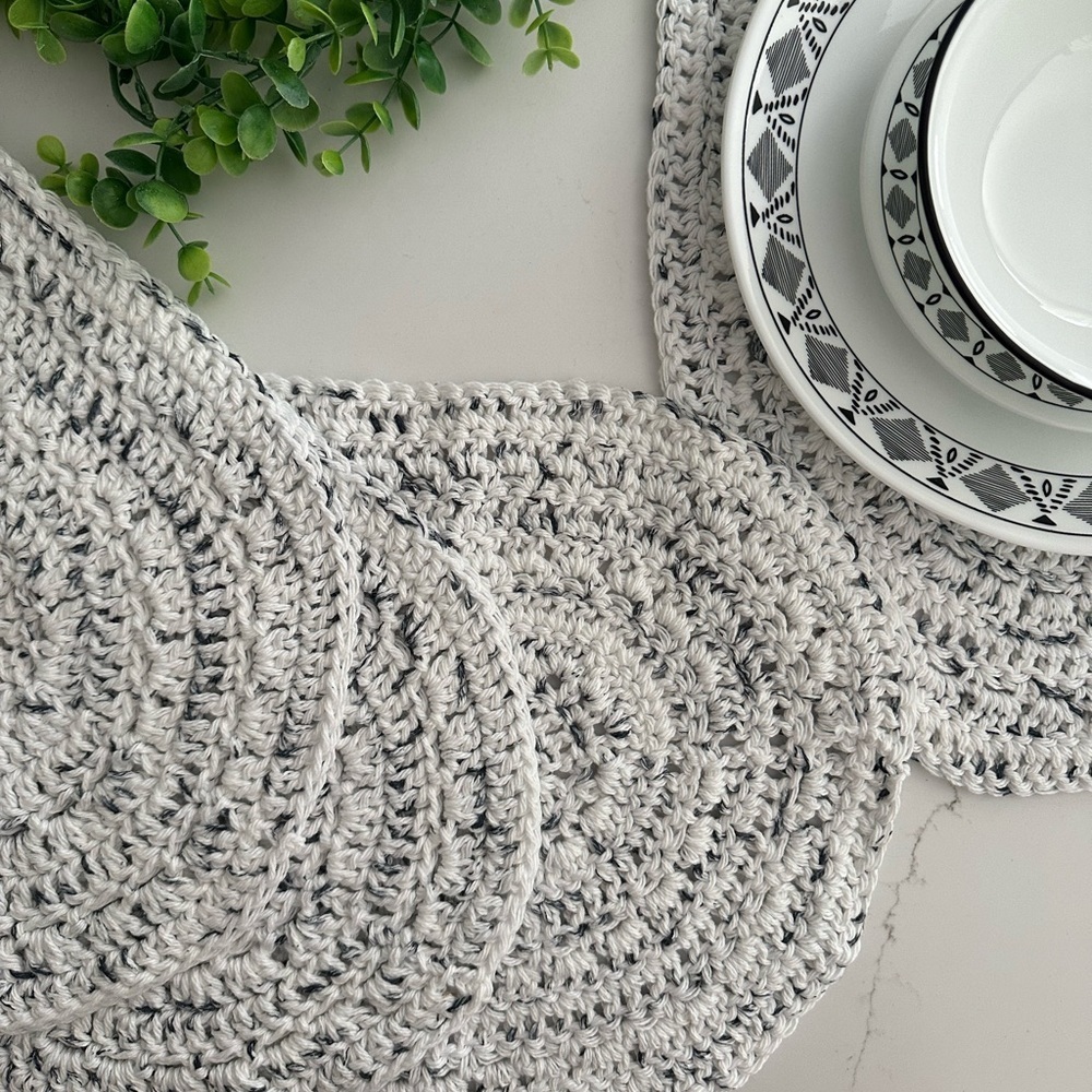 Handmade Knit PlaceMats Dining Table White with Grey Flecks Qty 4 MINT Condition